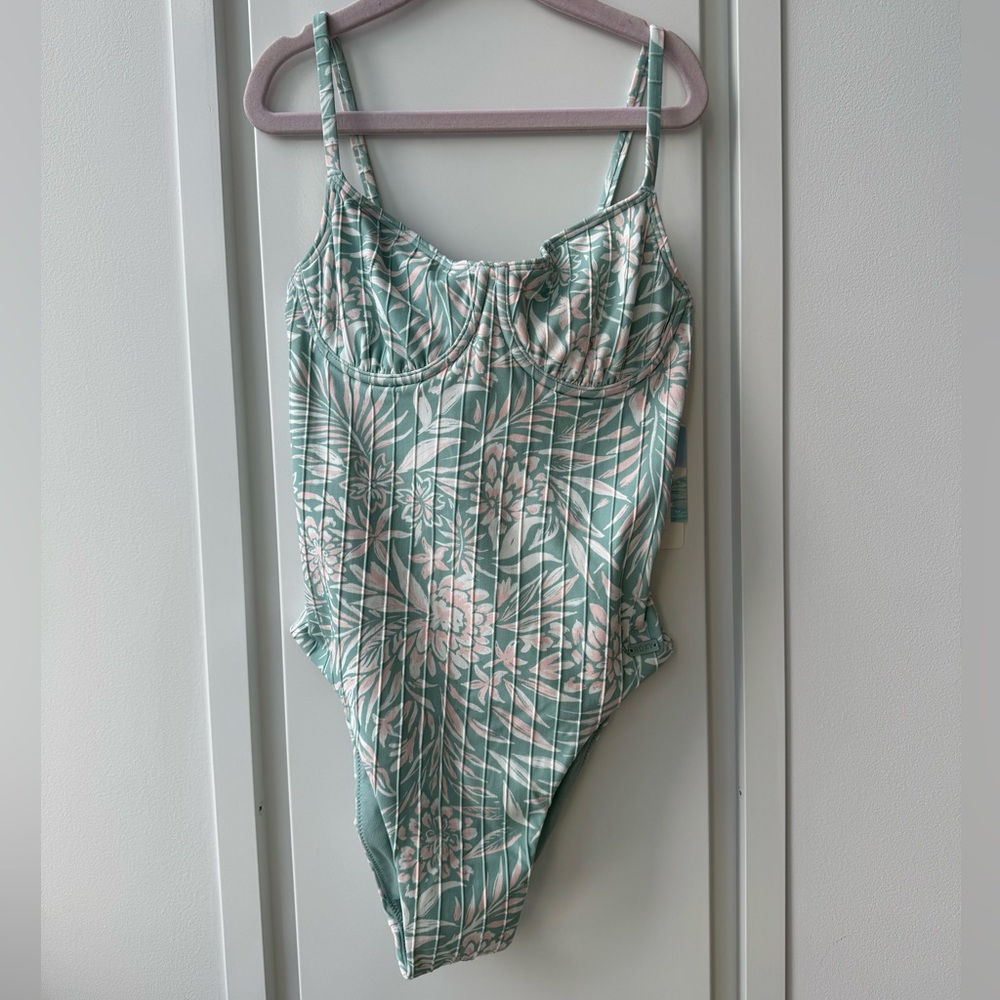 Roxy Swimsuit. NEW. Size XS - Picture 1 of 12